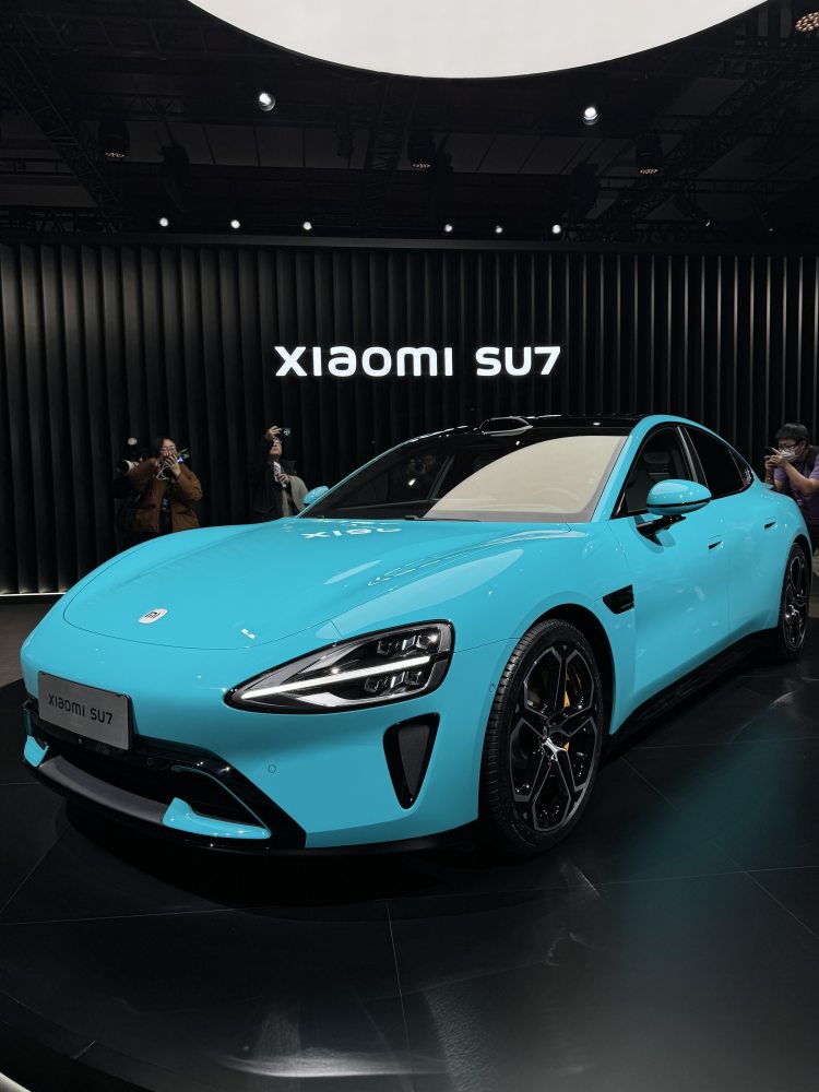 “做媲美保时捷、特斯拉的梦想之车” 小米汽车首车小米SU7正式亮相插图2 “做媲美保时捷、特斯拉的梦想之车” 小米汽车首车小米SU7正式亮相插图2